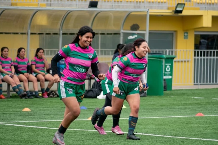 Momento de victoria del equipo femenino